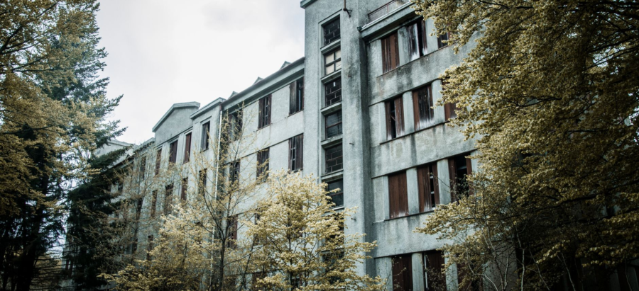 Illustration of Rolling Hills Asylum: Shadow Figures, Voices, and Unexplained Footsteps